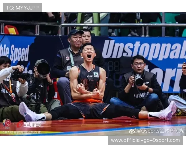 CBA杯上海防守夹击到位，逼出失误直接快下